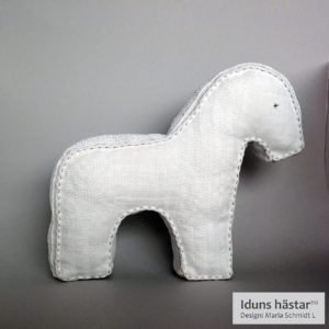 IDUNS hästar 20 Virkad Spets Som Man Hö 10 Cm Label 300x300