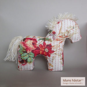 IDUNS hästar 25 Hysteriskt Blommig M Sashiki Hö 10 Cm Label 300x300