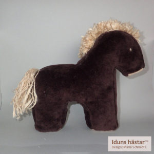IDUNS hästar 26 Mörk Ardenner Hö 10 Cm Label 300x300
