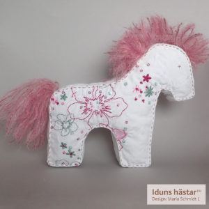 IDUNS hästar 6 Rosa Paljett O Broderi Hö 10 Cm Label 300x300